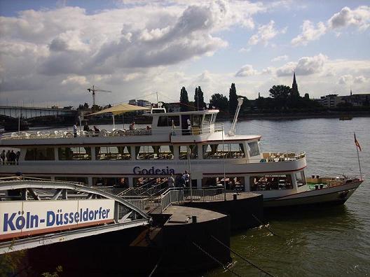 Das Schiff Godesia brachte uns nach Linz