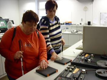 Alte Tonbänder werden im Archiv aufbewahrt