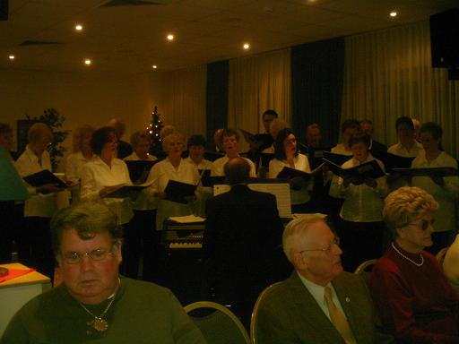 Gemeinsames Singen mit dem Chor der Friederich-Wilhelms-Hütte. Gemeinsames Singen mit dem Chor der Friederich-Wilhelms-Hütte.