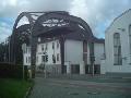 Man schaut auf den Eingang des Rheinischen Industriemuseums Altenberg in Oberhausen. Es befindet sich auf dem alten Fabrikgelände